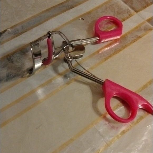 EYELASH CURLES - Picture 3 of 3